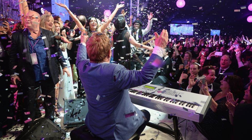 Elton John, en la fiesta que organizó después de los premios Oscar en 2015. Elton John, en la fiesta que organizó después de los premios Oscar en 2015.