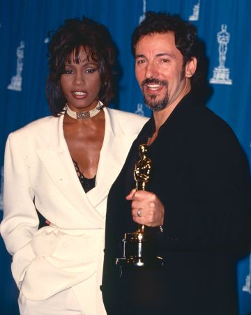 Bruce Springsteen con Whitney Houston, que fue la encargada de dar el Oscar a la mejor canción. Fue el 21 de marzo de 1994 en Los Ángeles.