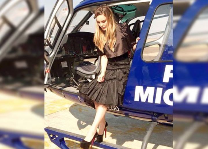 Belinda bajando del helicóptero oficial en Michoacán. Belinda bajando del helicóptero oficial en Michoacán.