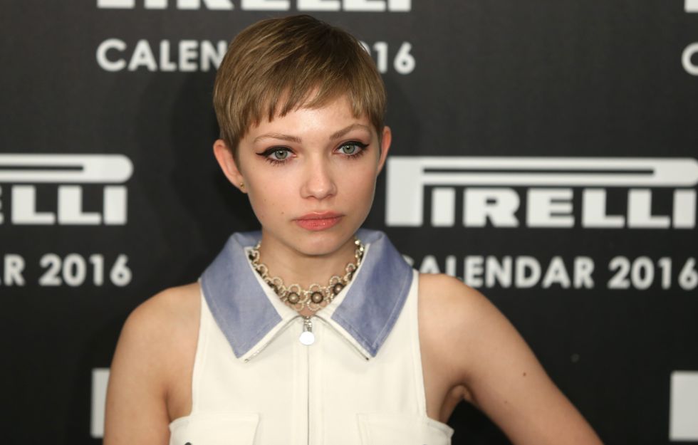 Gevinson se cortó el cabello a lo Jean Seberg para su aparición en el calendario Pirelli de este año que firma la fotógrafa Annie Leibovitz. Gevinson se cortó el cabello a lo Jean Seberg para su aparición en el calendario Pirelli de este año que firma la fotógrafa Annie Leibovitz.