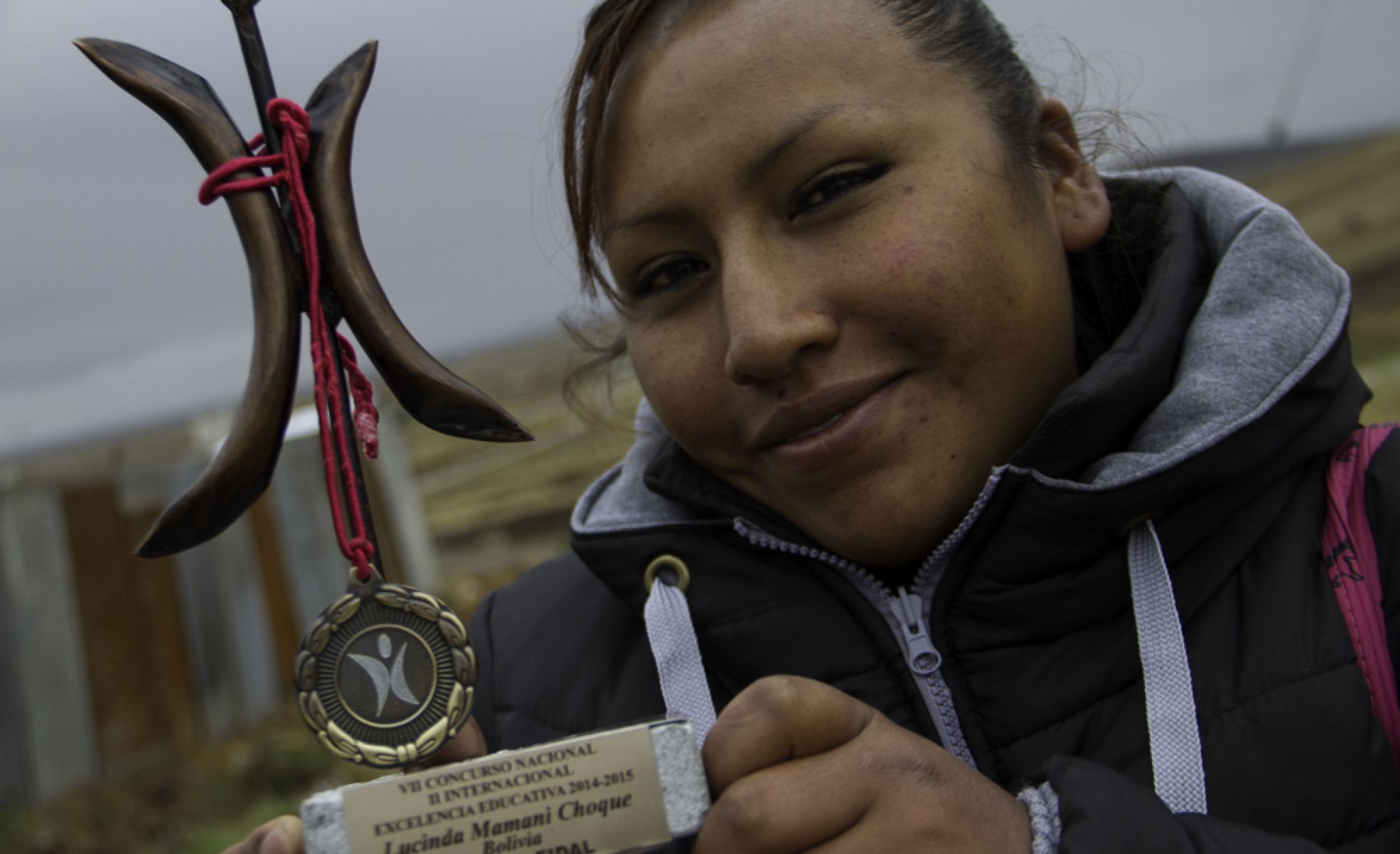 Lucinda ganó en 2014 el premio a la excelencia educativa que otorga la Fundación para la Integración y Desarrollo de América Latina. En la imagen posa con el galardón. Lucinda ganó en 2014 el premio a la excelencia educativa que otorga la Fundación para la Integración y Desarrollo de América Latina. En la imagen posa con el galardón.