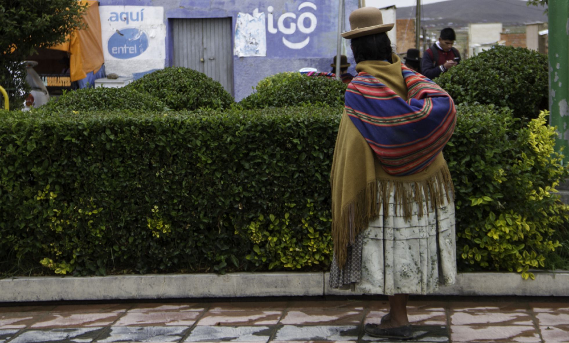 Las mujeres indígenas del área rural son uno de los grupos más vulnerables y discriminados de la sociedad boliviana. Las mujeres indígenas del área rural son uno de los grupos más vulnerables y discriminados de la sociedad boliviana.