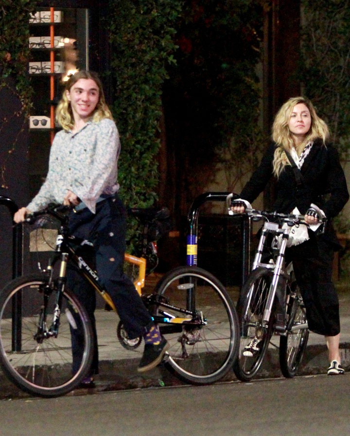 Madonna y su hijo Rocco en Los Ángeles, el pasado octubre. Madonna y su hijo Rocco en Los Ángeles, el pasado octubre.