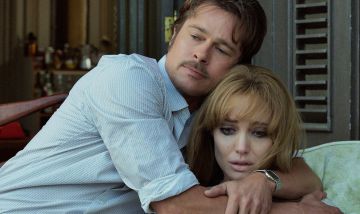 Brad Pitt y Angelina Jolie en su nueva película, 'Frente al mar'. Brad Pitt y Angelina Jolie en su nueva película, 'Frente al mar'.