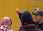 La humillación de aficionados del PSV a mujeres que pedían limosna
