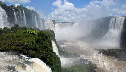 El salto de agua más grande del mundo está en Iguazú.