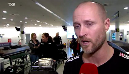 El misterio de la mujer rubia que desaparece en televisión