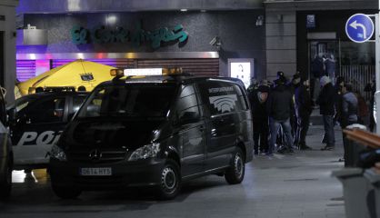 Agentes en la Puerta del Sol de Madrid, cuando chocaron dos bandas latinas.