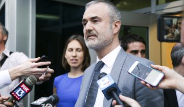 Nick Denton, fundador de Gawker, a la salida del tribunal de la Florida.