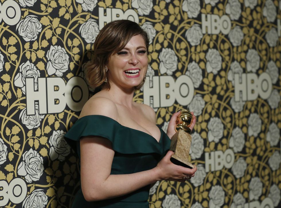 Rachel Bloom, tras ganar el Globo de Oro como mejor actriz de serie de televisión por su papel en la serie 'Crazy Ex-girlfriend', el pasado mes de enero.