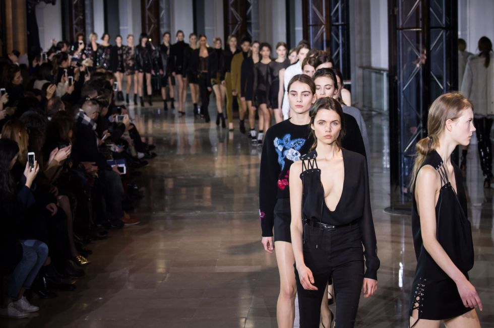 Uno de los últimos desfiles de Anthony Vaccarello antes de fichar por Yves Saint Laurent.