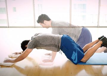 Vídeo| El reto de los 4 minutos: ponte en forma en casa y con solo dos toallas