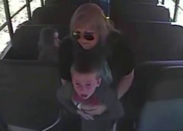 Así salvó esta conductora de bus a un niño que se tragó una moneda Así salvó esta conductora de bus a un niño que se tragó una moneda