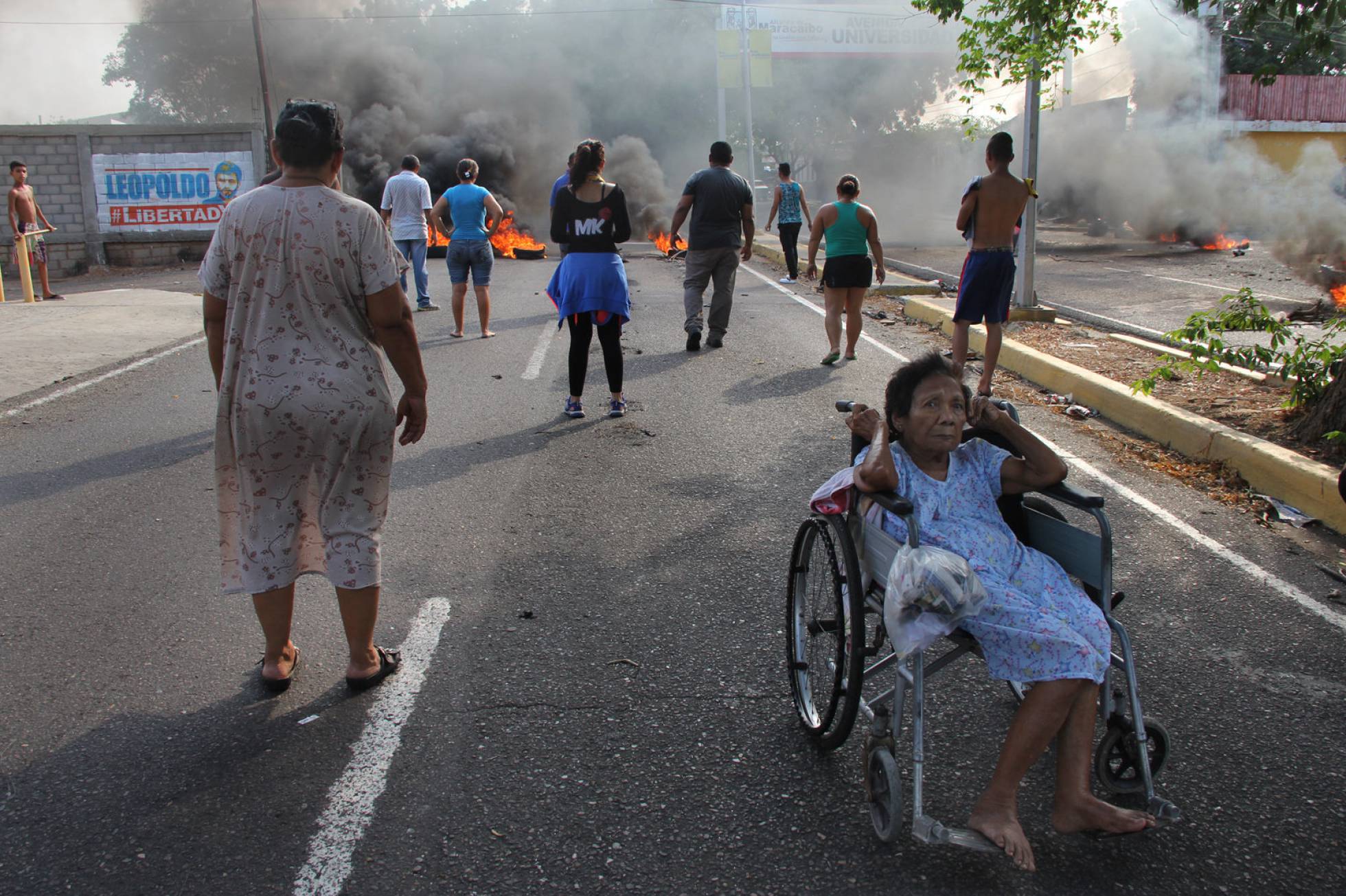 Protestos em Maracaibo em repúdio ao racionamento de energia elétrica obrigado pela seca. Protestos em Maracaibo em repúdio ao racionamento de energia elétrica obrigado pela seca.