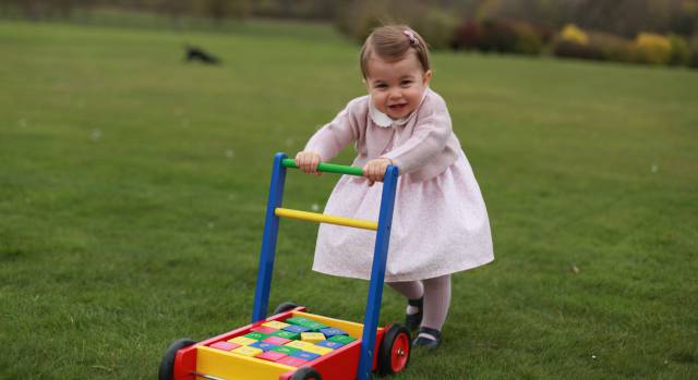 Una de las imágenes de la princesa Carlota difundida por su cumpleaños. Una de las imágenes de la princesa Carlota difundida por su cumpleaños.