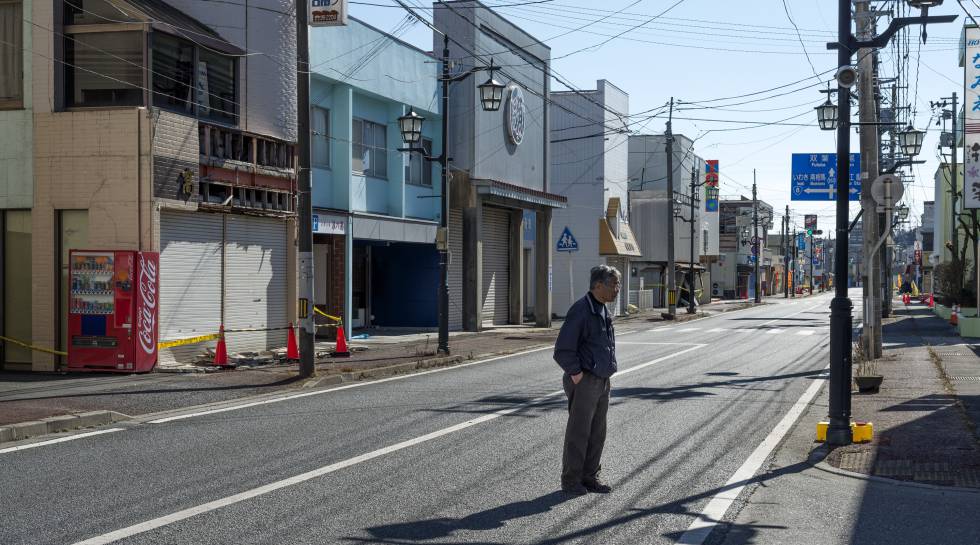 Toyotaka Kanakura, 65, looks at his old florist shop.