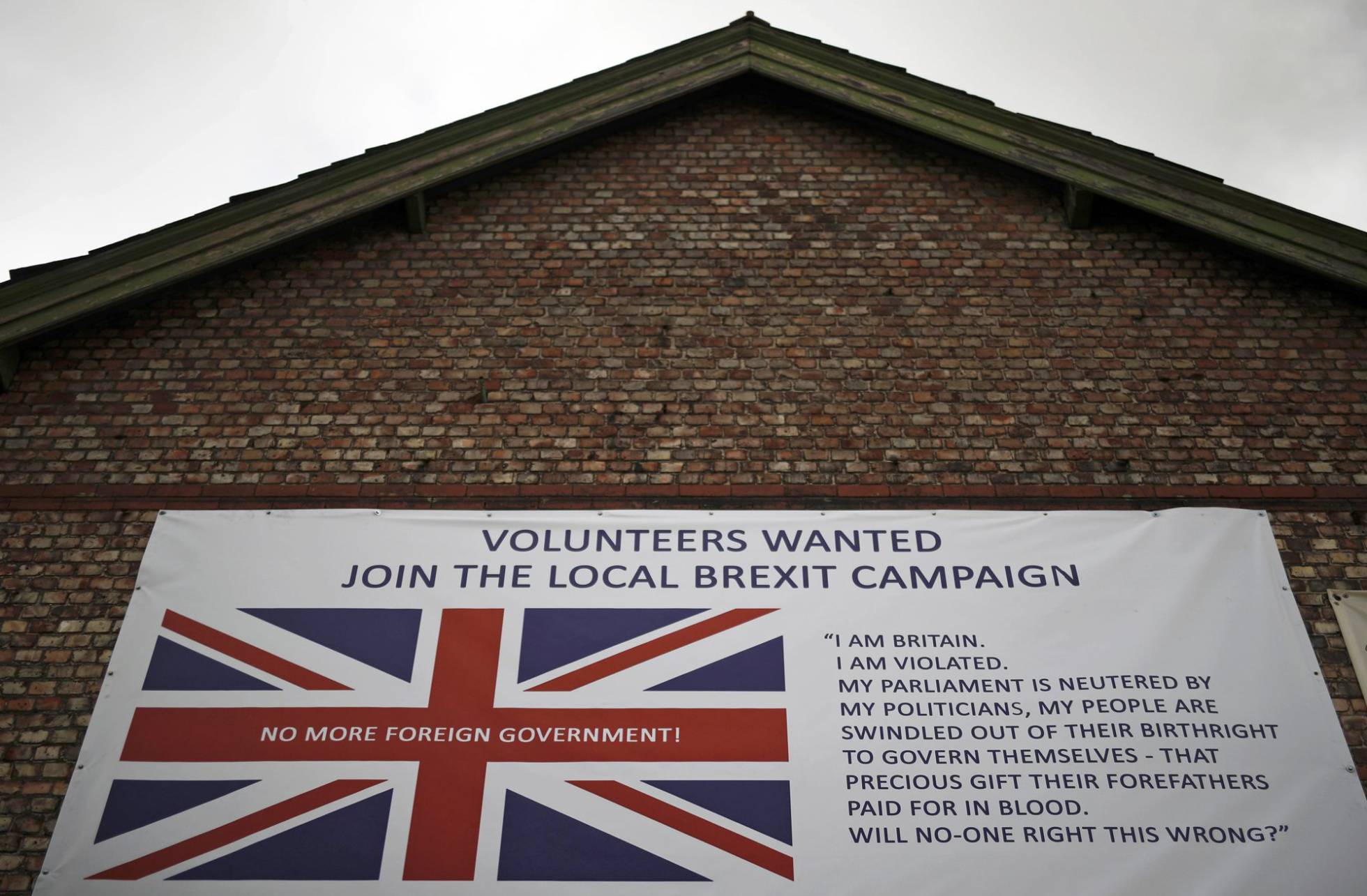 Uno de los carteles usados para exhortar a la población de Altrincham (Gran Bretaña) a apoyar la campaña contra la UE. Uno de los carteles usados para exhortar a la población de Altrincham (Gran Bretaña) a apoyar la campaña contra la UE.