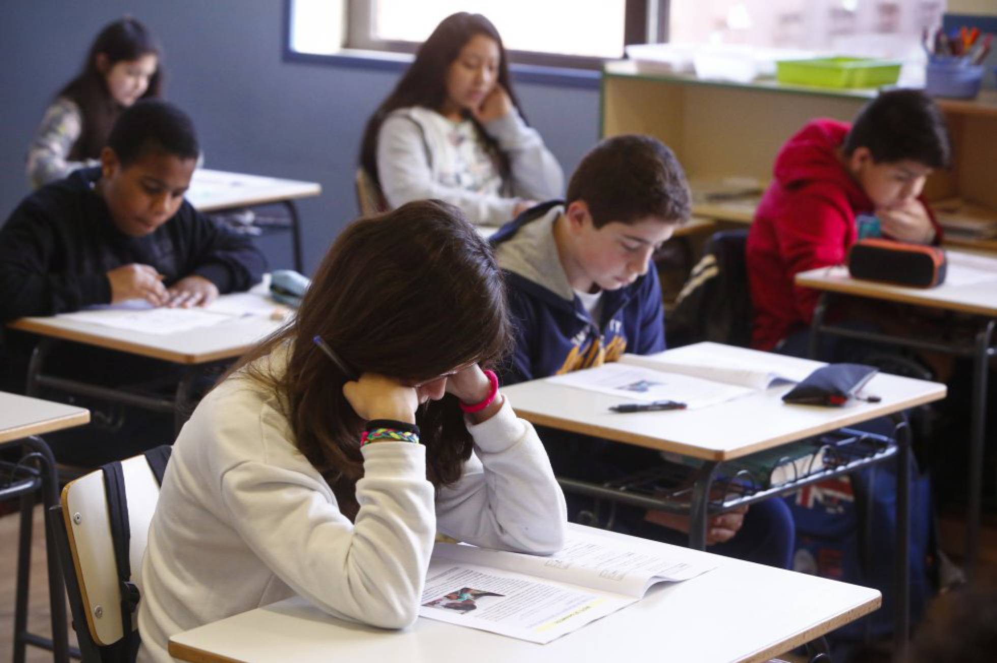 Alumnos de primaria durante el examen en un colegio de Madrid.rn Alumnos de primaria durante el examen en un colegio de Madrid.rn