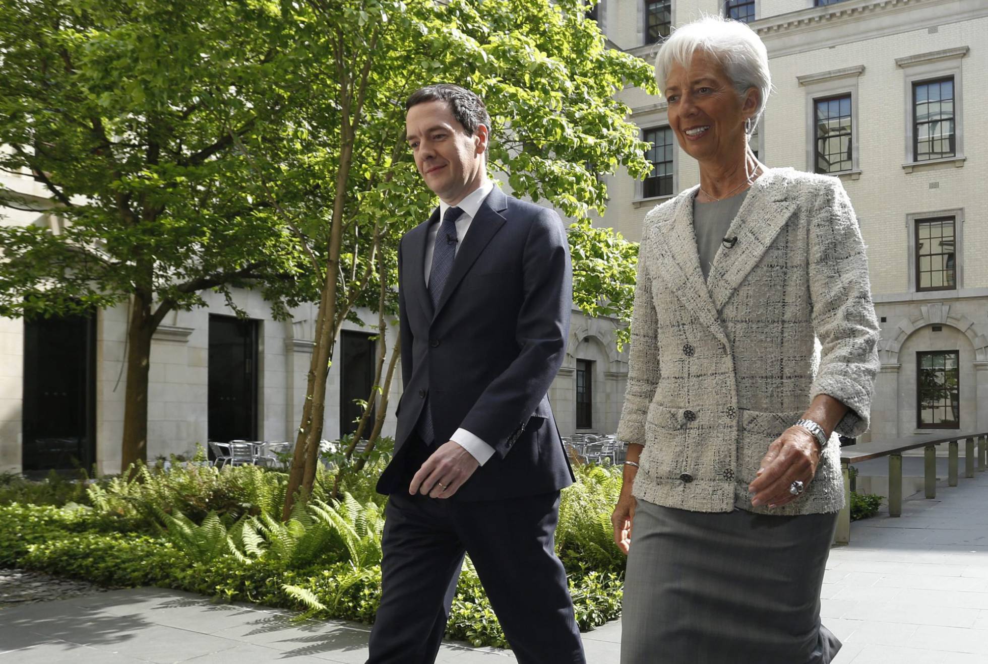 La directora del Fondo Monetario Internacional, Christine Lagarde, se reúne con el ministro británico de Economía, George Osborne, en Londres. La directora del Fondo Monetario Internacional, Christine Lagarde, se reúne con el ministro británico de Economía, George Osborne, en Londres.