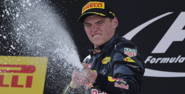 Verstappen celebra su triunfo.