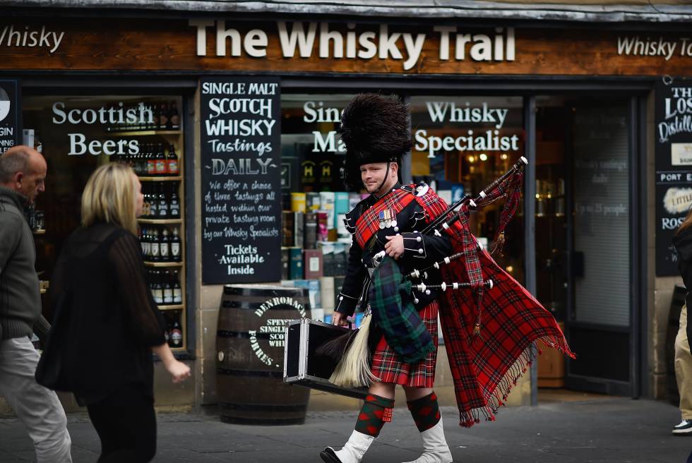No, no hay que ir así para fingir que sabes de Whisky. No, no hay que ir así para fingir que sabes de Whisky.