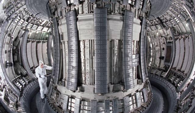 Interior del Reactor de Fusi&oacute;n europeo Jet, a las afueras de Oxford