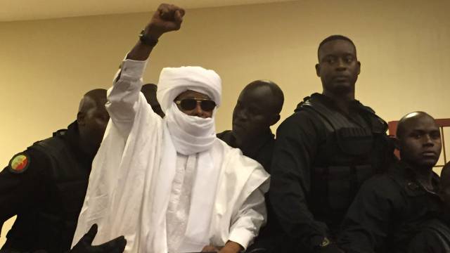 Cadena perpetua para el exdictador de Chad por crímenes de guerra
