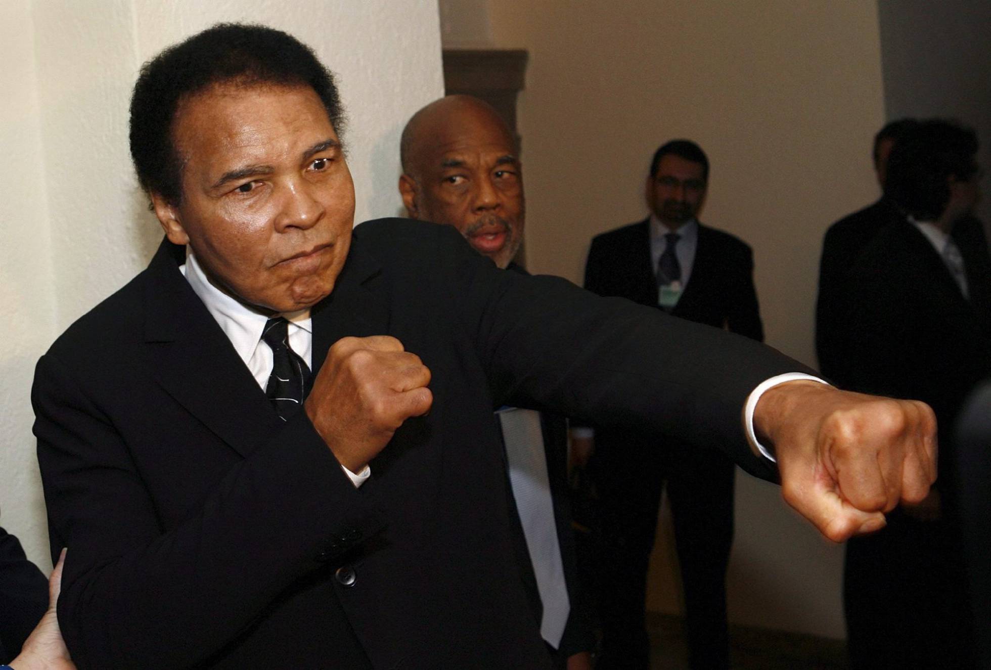 Muhammad Ali posando en enero para los fotógrafos en un hotel al margen del Foro Económico Mundial en Davos (Suiza). Muhammad Ali posando en enero para los fotógrafos en un hotel al margen del Foro Económico Mundial en Davos (Suiza).
