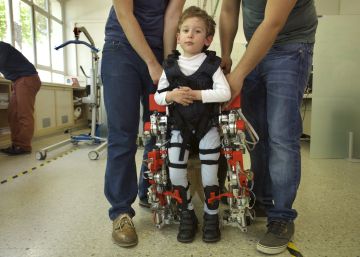 Investigadores españoles crean el primer exoesqueleto para niños con atrofia muscular espinal