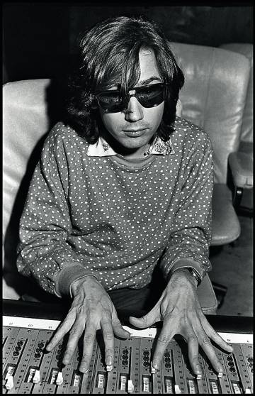 Jarre con melena y uno de sus teclados. Jarre con melena y uno de sus teclados.
