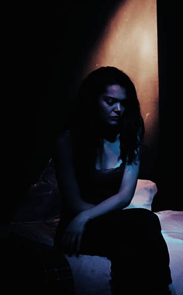 Ana Rujas, en el papel de Ana Belén, durante una escena de la obra '¿Qué sabes tú de mis tristezas?' Ana Rujas, en el papel de Ana Belén, durante una escena de la obra '¿Qué sabes tú de mis tristezas?'