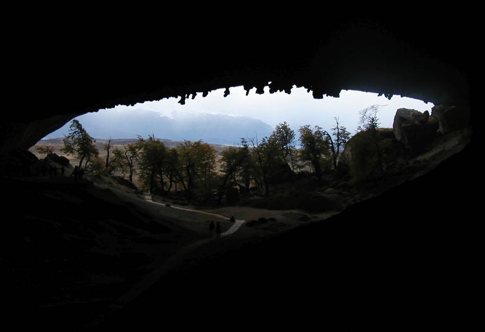 En cuevas patagónicas, como la del milodon (en la imagen) se han encontrado pruebas de que los humanos cazaron megafauna