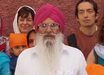 A la iglesia con turbante