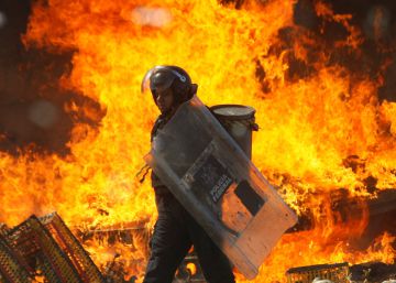 Profesores y policías se enfrentan en Oaxaca