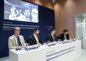 Gero Miesenböck, catedrático de Biología Celular de la Universidad de Oxford;  Edward Boyden, catedrático de Ingeniería Biológica del MIT; Rafael Pardo, director de la Fundación BBVA, y Karl Deisseroth, catedrático de Bioingeniería y Psiquiatría de la Universidad de Stanford. Gero Miesenböck, catedrático de Biología Celular de la Universidad de Oxford;  Edward Boyden, catedrático de Ingeniería Biológica del MIT; Rafael Pardo, director de la Fundación BBVA, y Karl Deisseroth, catedrático de Bioingeniería y Psiquiatría de la Universidad de Stanford.