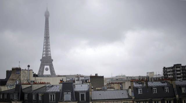 El cielo nublado en París, este martes.