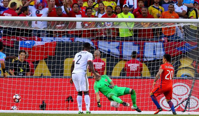 Aránguiz marca el primer gol.