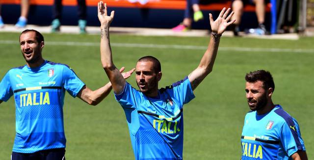 Chiellin, Bonucci y Barzagli, en un entrenamiento. Chiellin, Bonucci y Barzagli, en un entrenamiento.