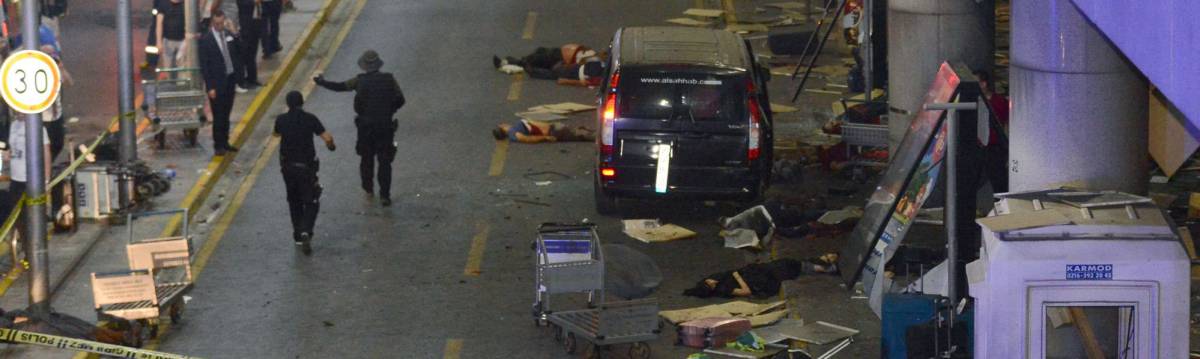 Víctimas del atentado en la entrada al aeropuerto de Estambul