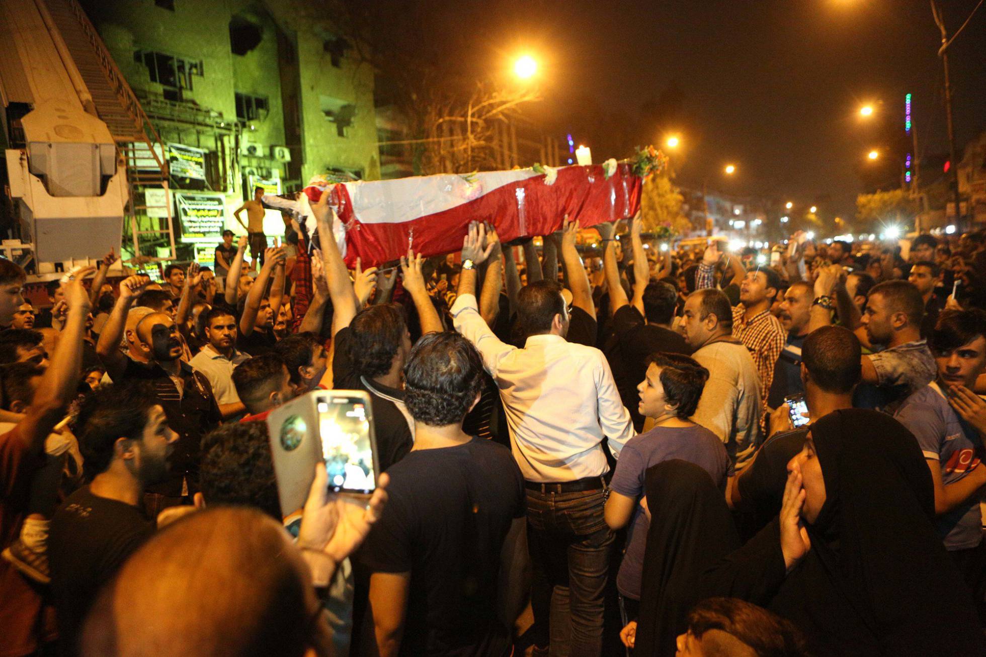 Funeral en el barrio bagdadí de Karrada tras un atentado del ISIS. Funeral en el barrio bagdadí de Karrada tras un atentado del ISIS.