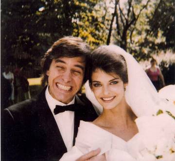 El fundador de la agencia Elite, descubridor de Linda Evangelista, en la boda de la 'top model' en 1987.