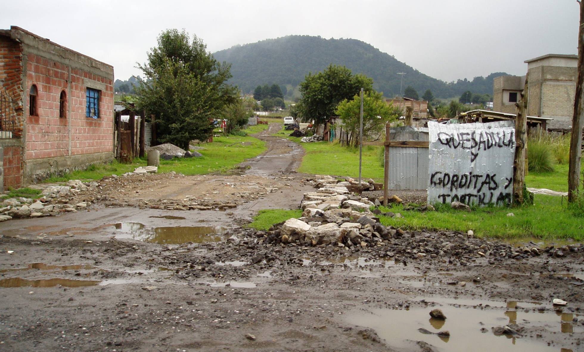 Poblado de Jardines de San Juan Ajusco, en México. Poblado de Jardines de San Juan Ajusco, en México.