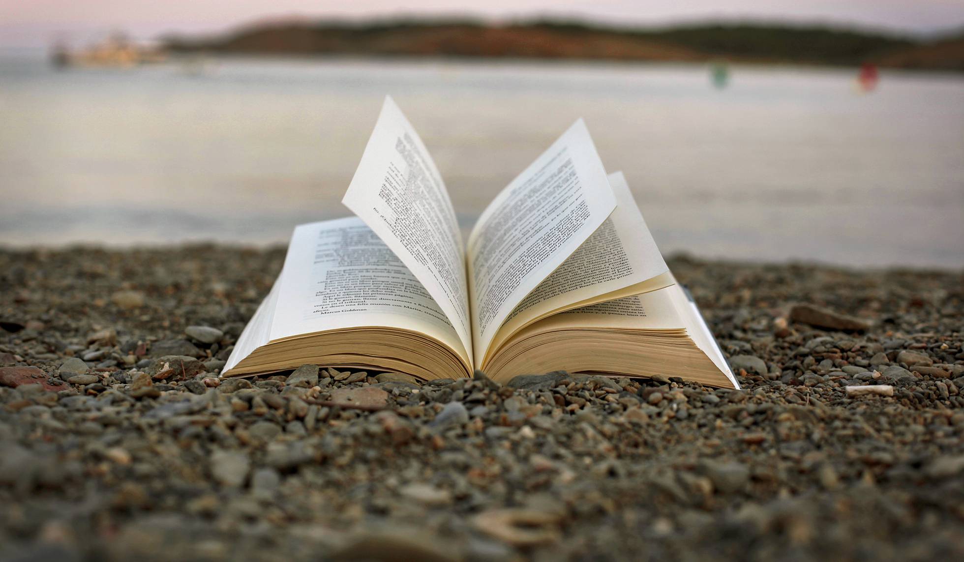 Ler ficção ajuda a melhora as relações sociais. Ler ficção ajuda a melhora as relações sociais.