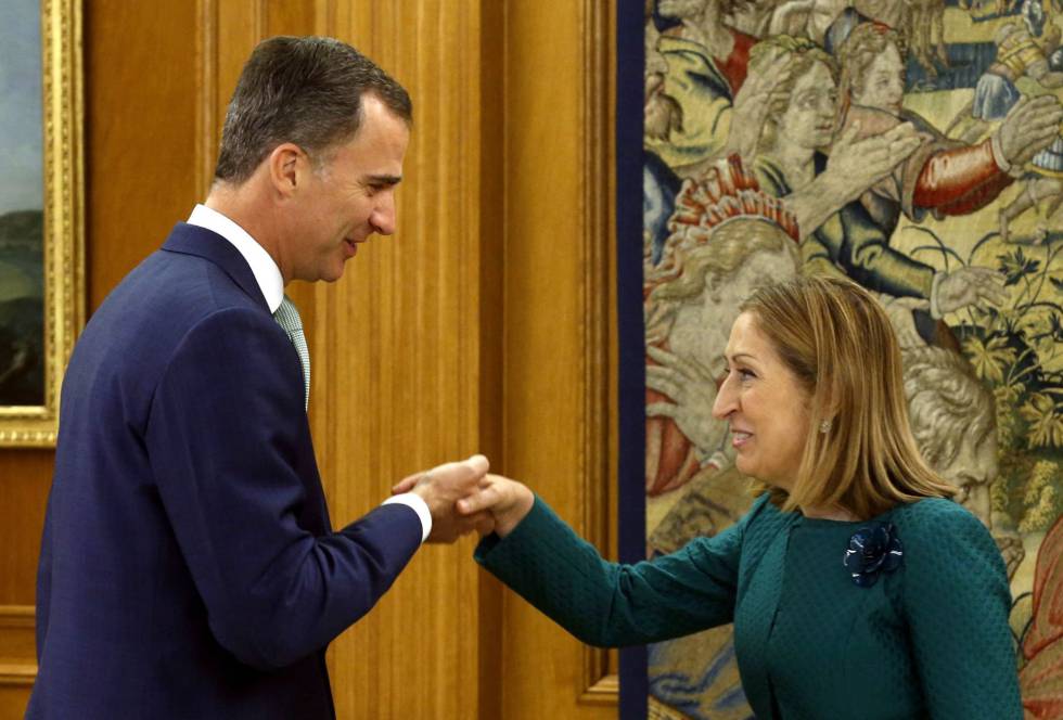 El rey Felipe VI recibe a la presidenta electa del Congreso, Ana Pastor. 