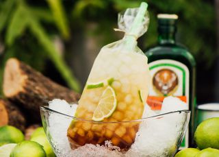 Lo último del verano: cócteles en bolsas de plástico