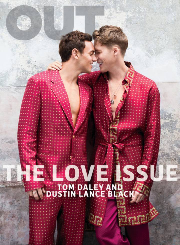 Pijama, roupão e um gesto de cumplicidade. Daley, com seu namorado, Dustin Lance Black, na capa da revista Out. Pijama, roupão e um gesto de cumplicidade. Daley, com seu namorado, Dustin Lance Black, na capa da revista Out.
