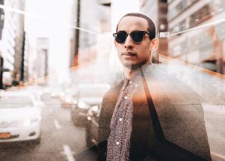 ¿Qué frases de canciones grabarías en tus gafas de sol?
