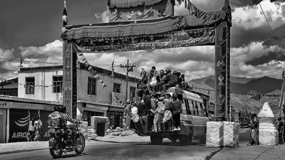 Un autobús abarrotado en Leh (India). Un autobús abarrotado en Leh (India).