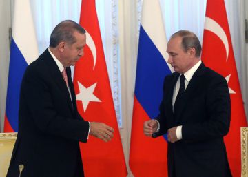 Putin e Erdogan se aproximam Putin e Erdogan se aproximam