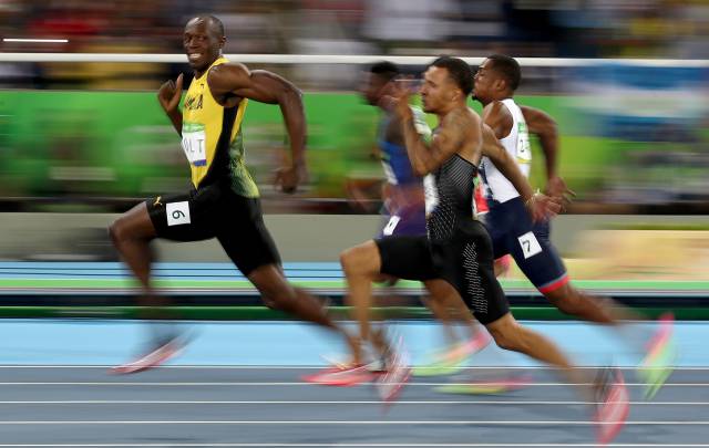Terminar los 100 metros sonriendo: la superioridad de Bolt resumida en una imagen